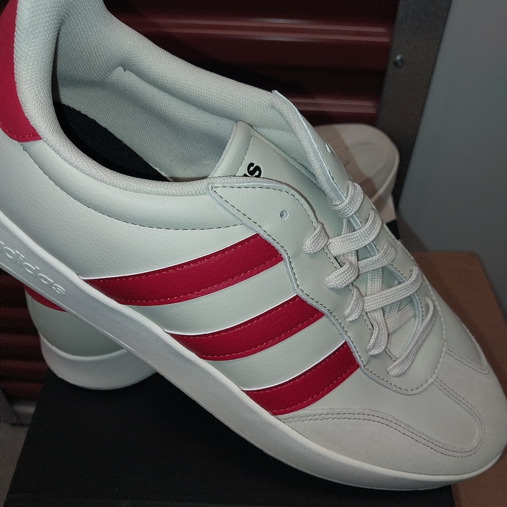 New Men's Adidas Barreda Scarlett And Bwige Sneakers Size 13 NWT